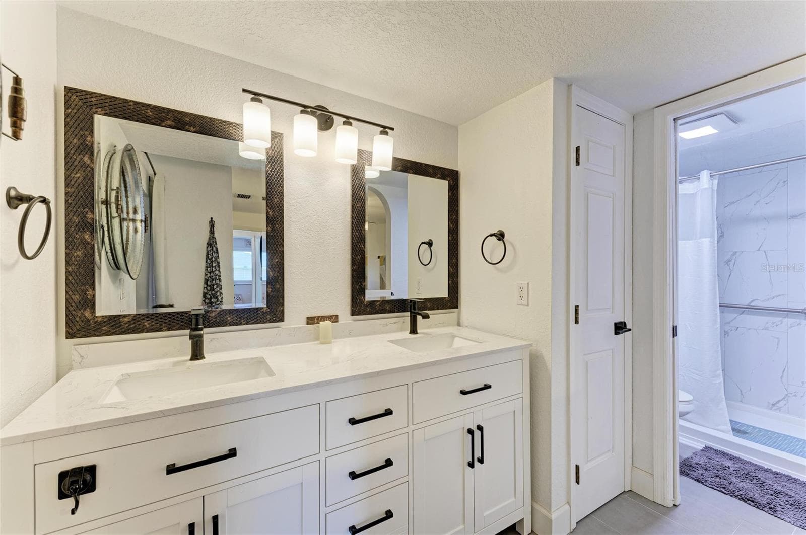 Single Family Residence at 18565 EDGEWATER DR, PORT CHARLOTTE, photo 20 of 38