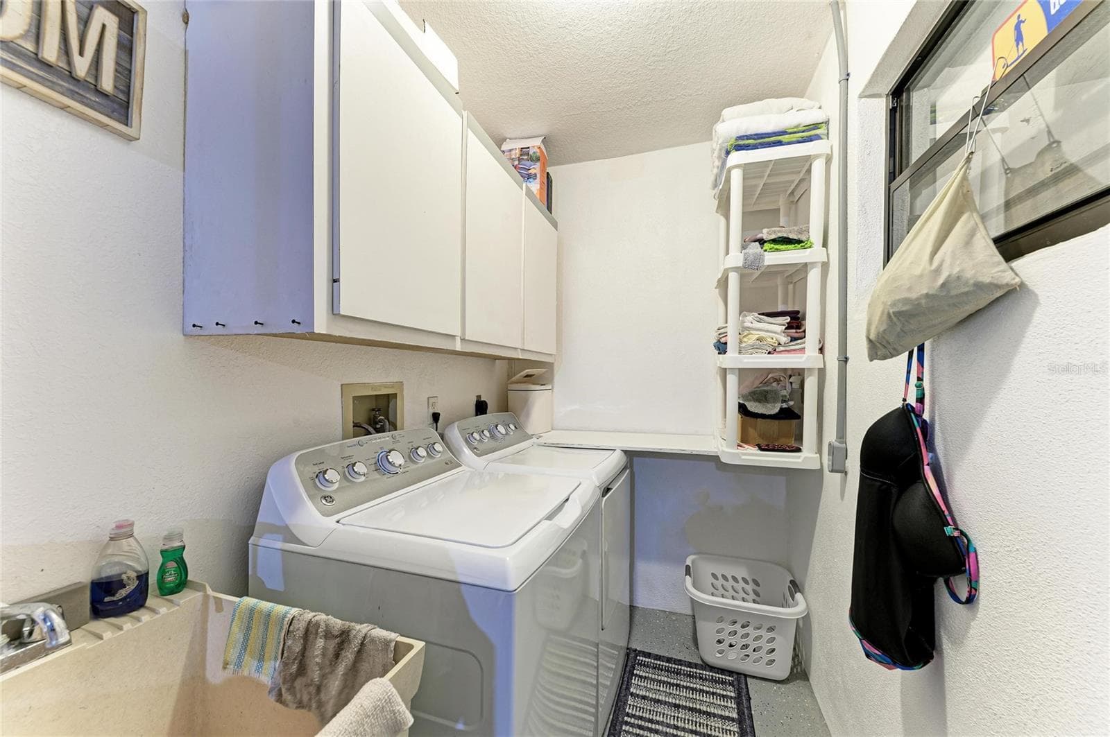 Single Family Residence at 18565 EDGEWATER DR, PORT CHARLOTTE, photo 27 of 38