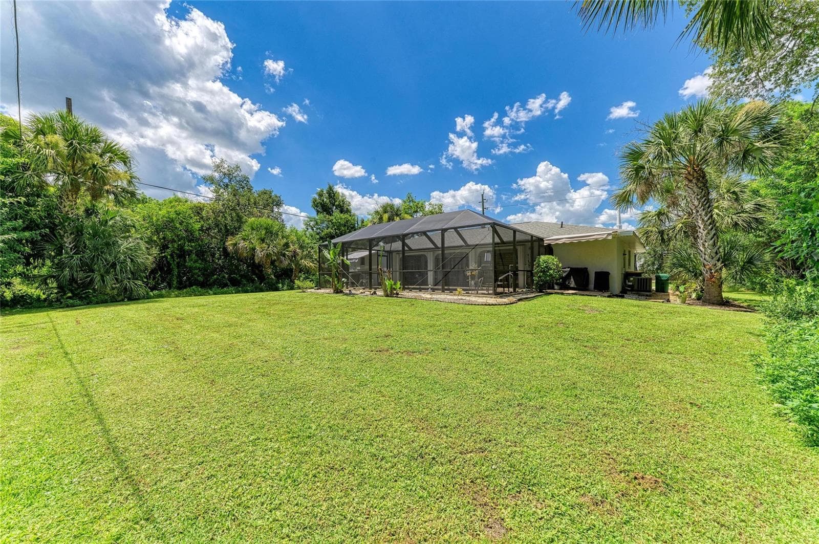 Single Family Residence at 18565 EDGEWATER DR, PORT CHARLOTTE, photo 35 of 38
