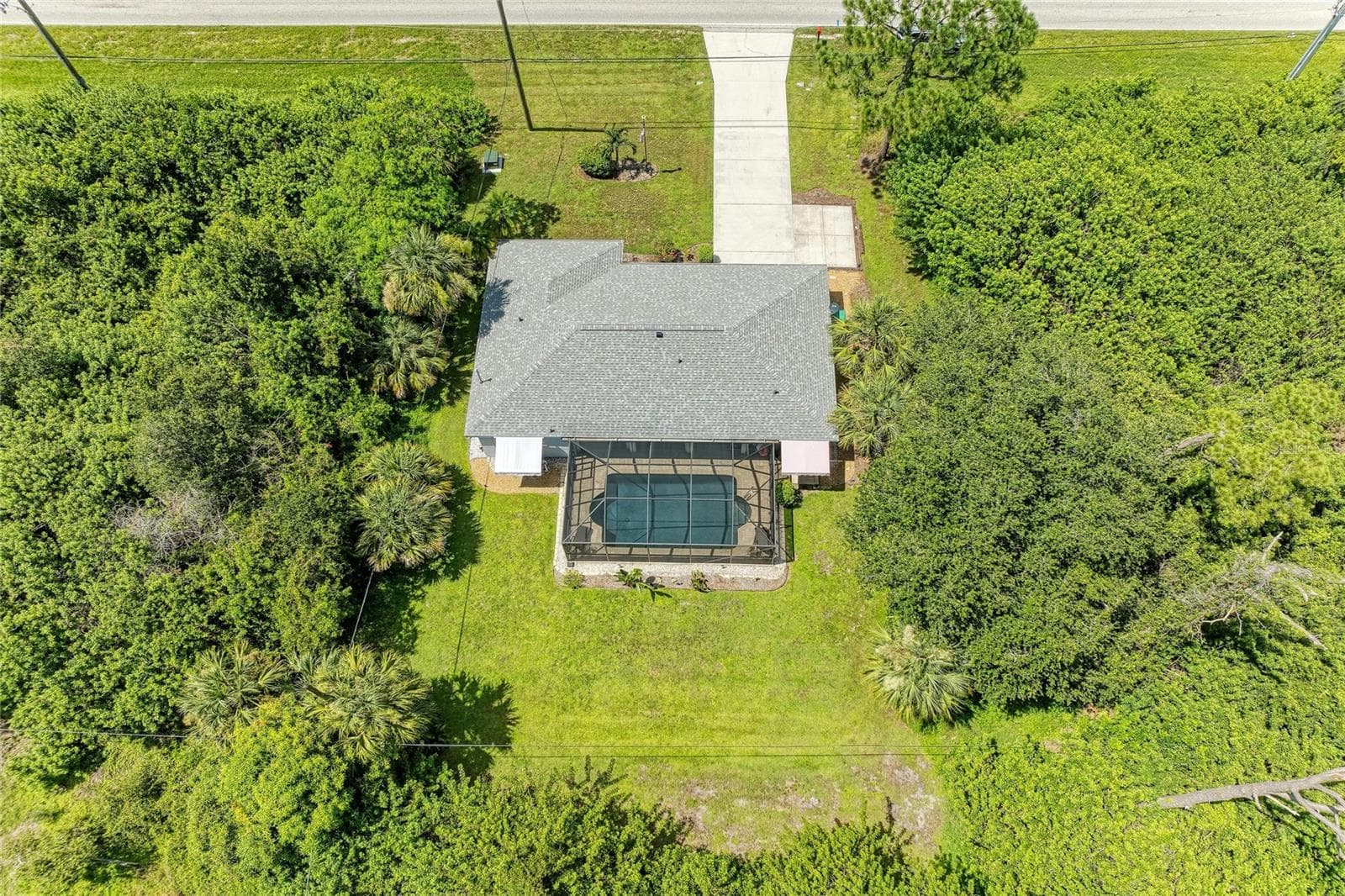 Single Family Residence at 18565 EDGEWATER DR, PORT CHARLOTTE, photo 36 of 38