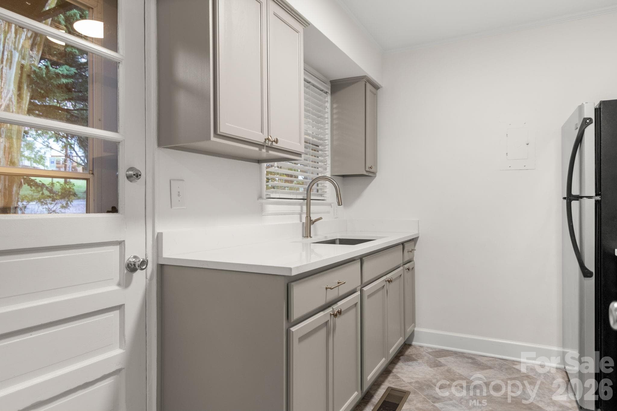 New cabinets and quartz countertops! Kitchen overlooks back yard - 212 Wakefield Drive, Charlotte