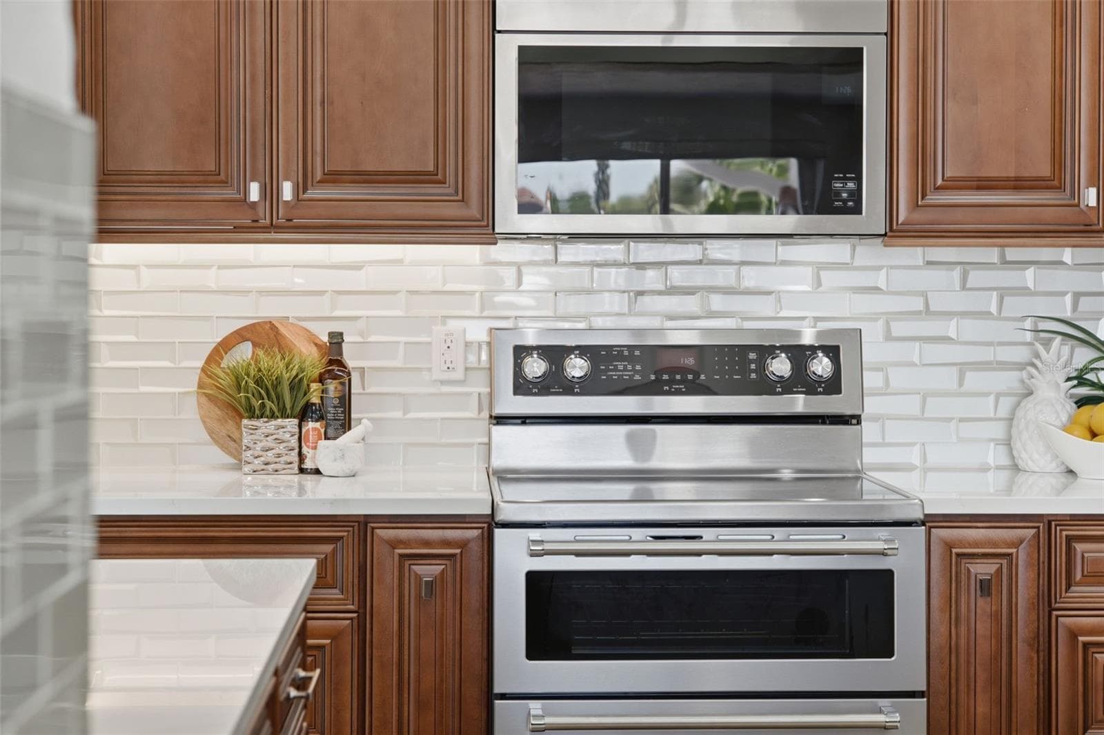 KitchenAid appliances - 6414 2ND PALM PT, ST PETE BEACH