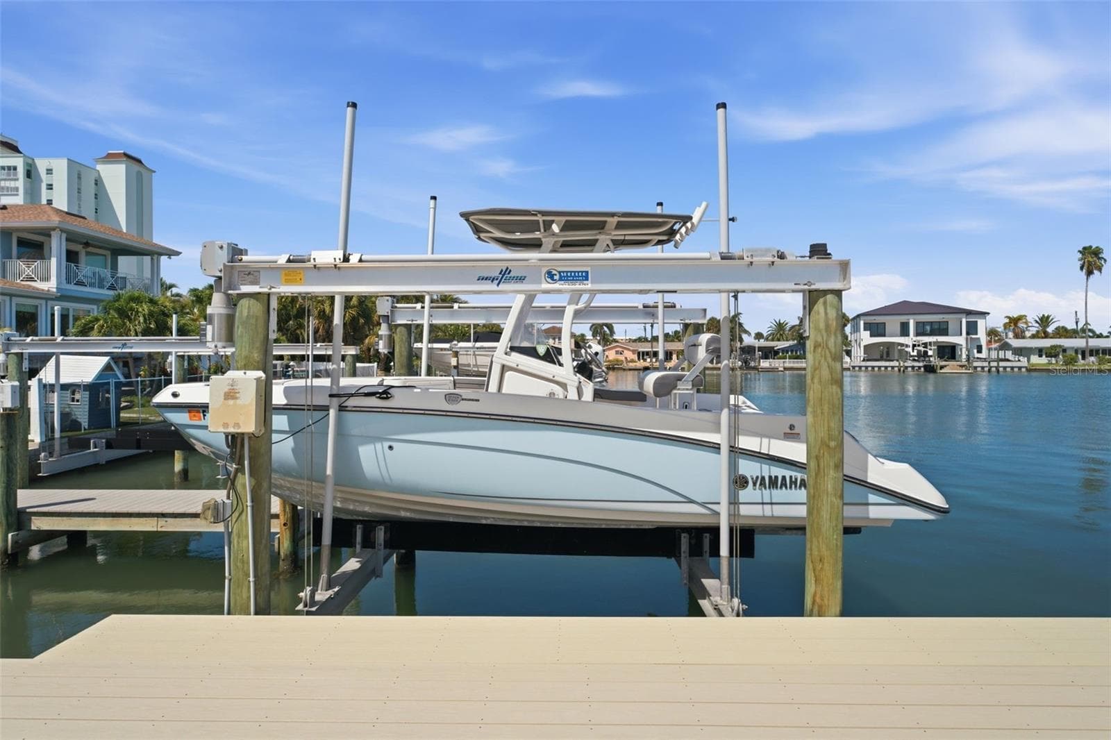 13000 lb Lift - 6414 2ND PALM PT, ST PETE BEACH
