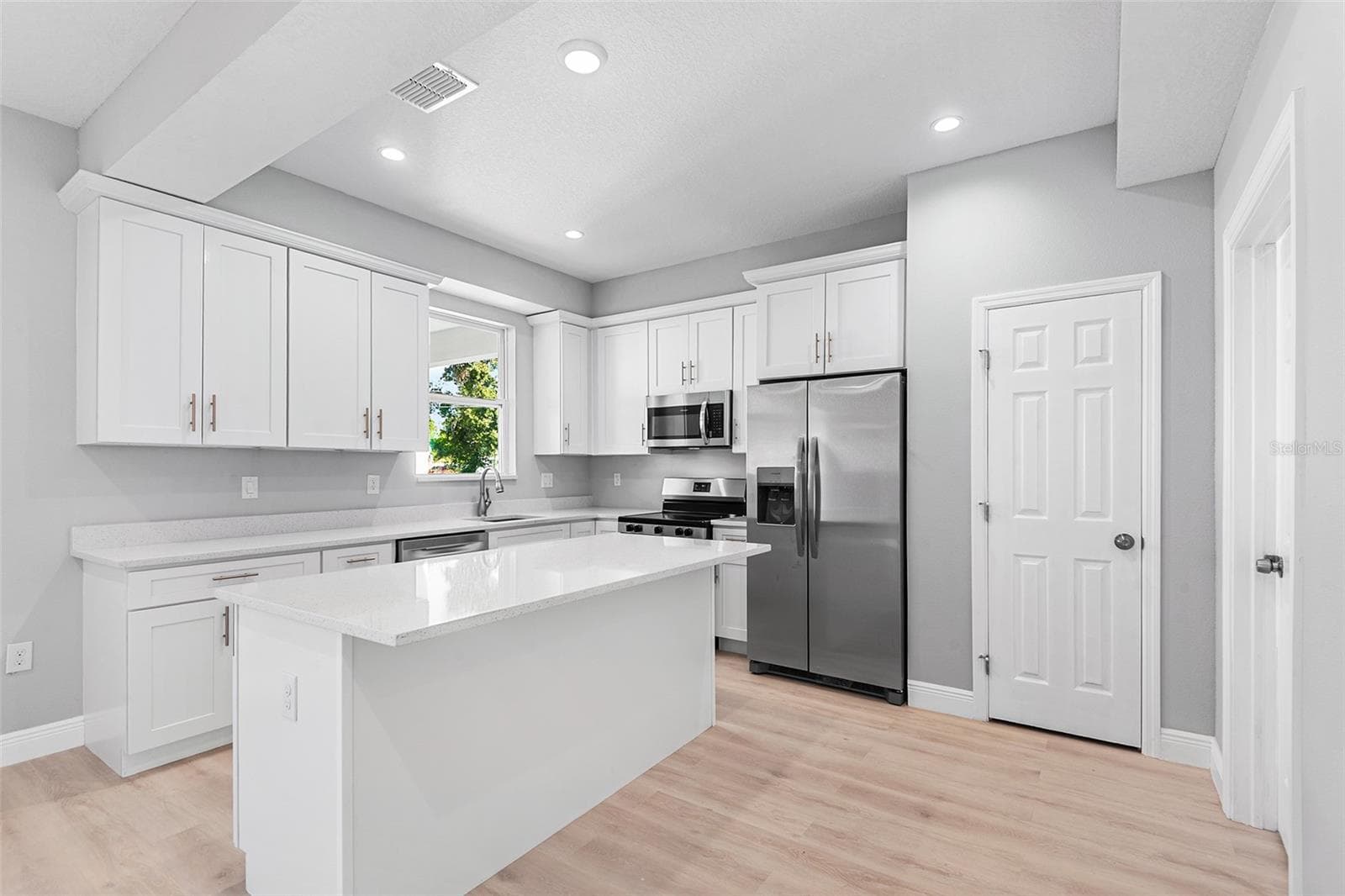 Single Family Residence at 2519 AVENUE E SW, WINTER HAVEN, photo 8 of 24