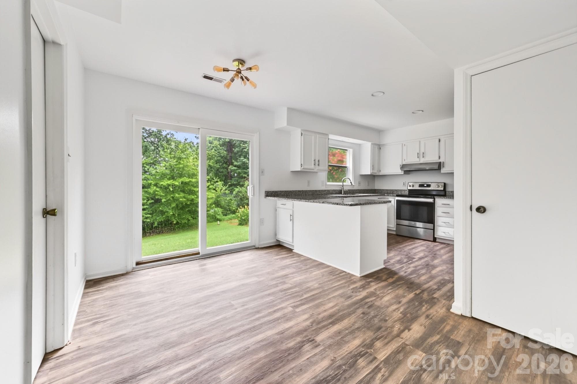 Single Family Residence at 616 Silversmith Lane, Charlotte, photo 17 of 39