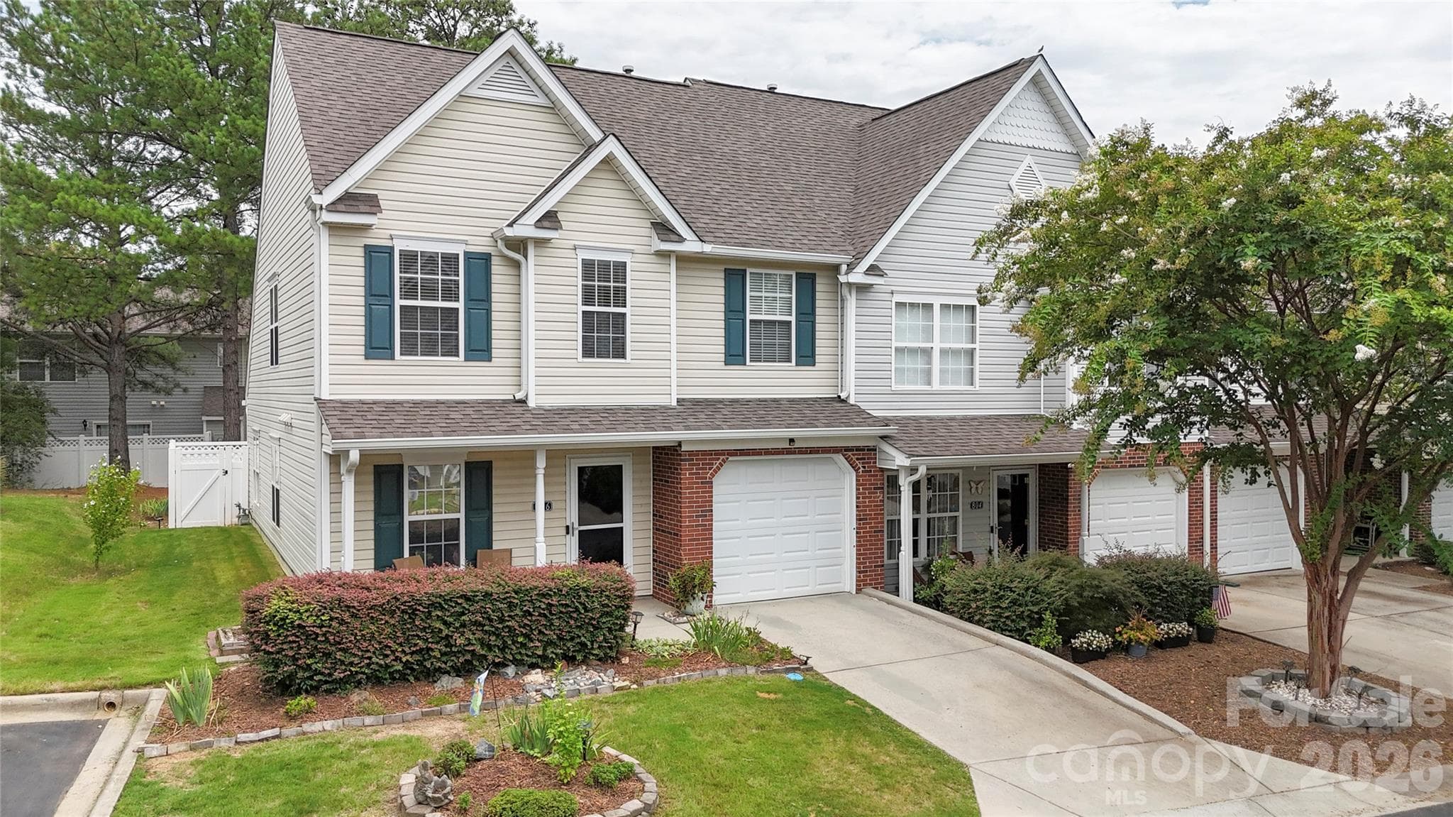 Townhouse at 806 Rock Lake Glen, Fort Mill, photo 4 of 48