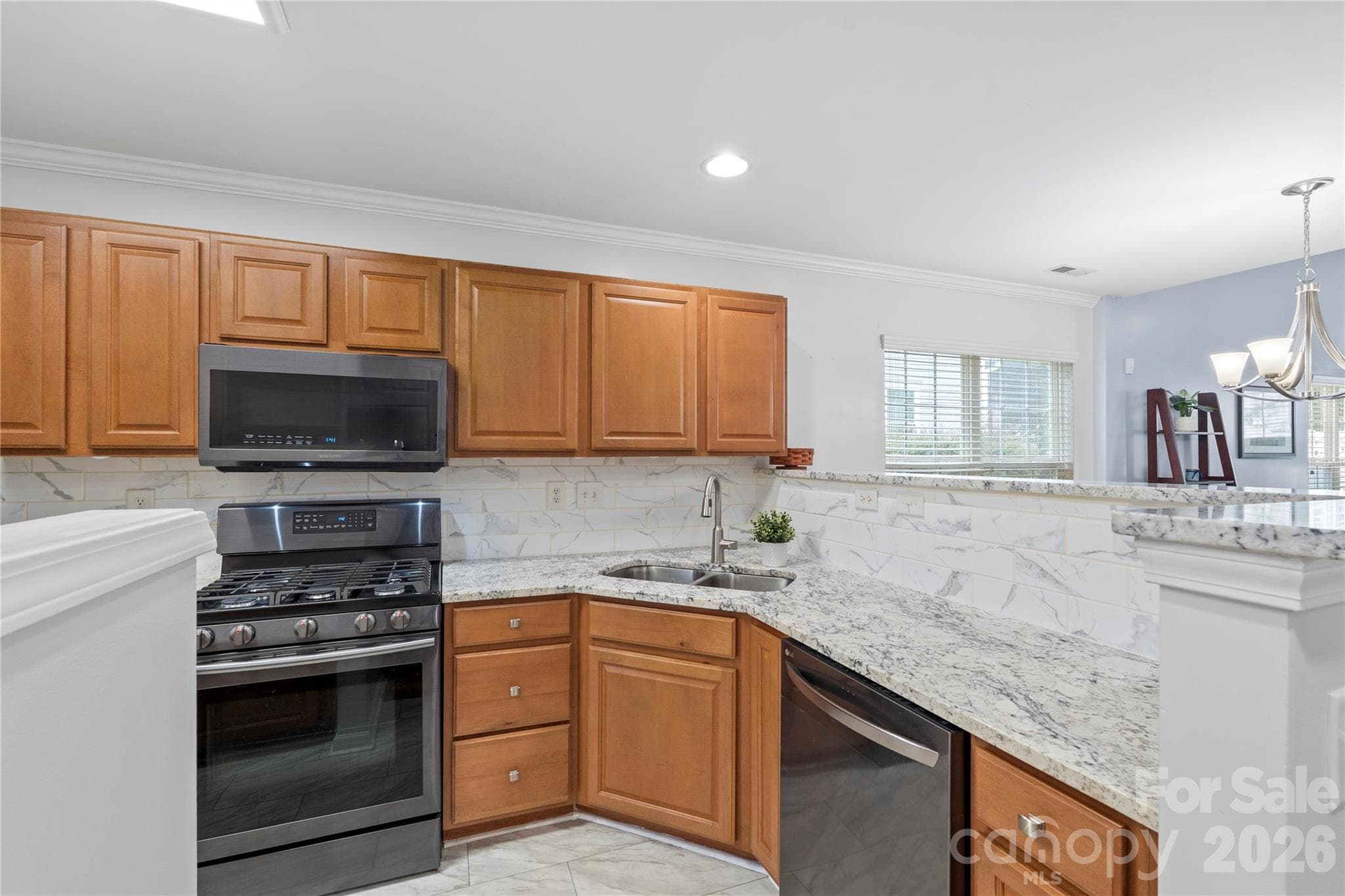 Townhouse at 806 Rock Lake Glen, Fort Mill, photo 8 of 48