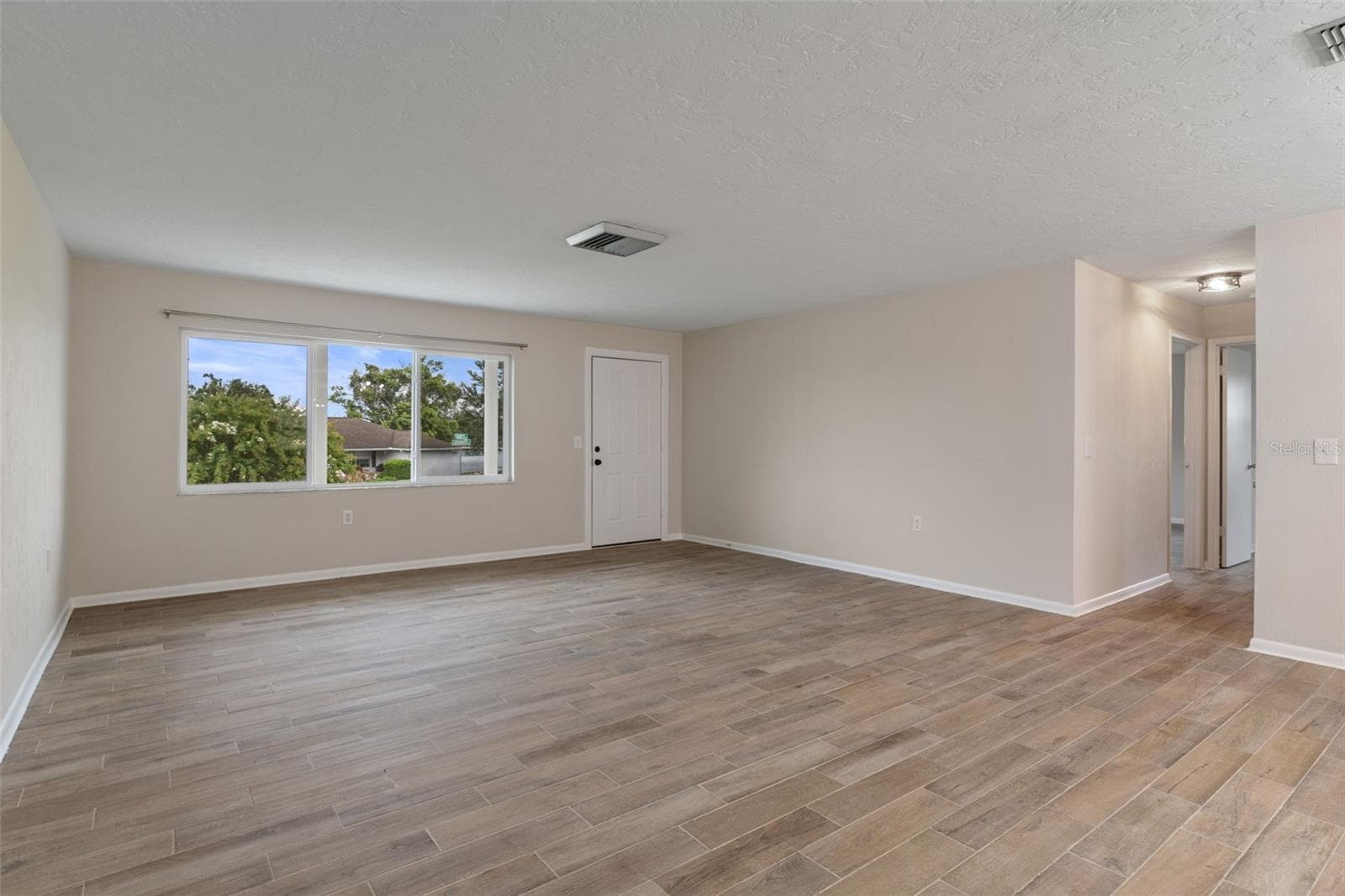 Single Family Residence at 211 S DAVIS ST, BEVERLY HILLS, photo 13 of 52