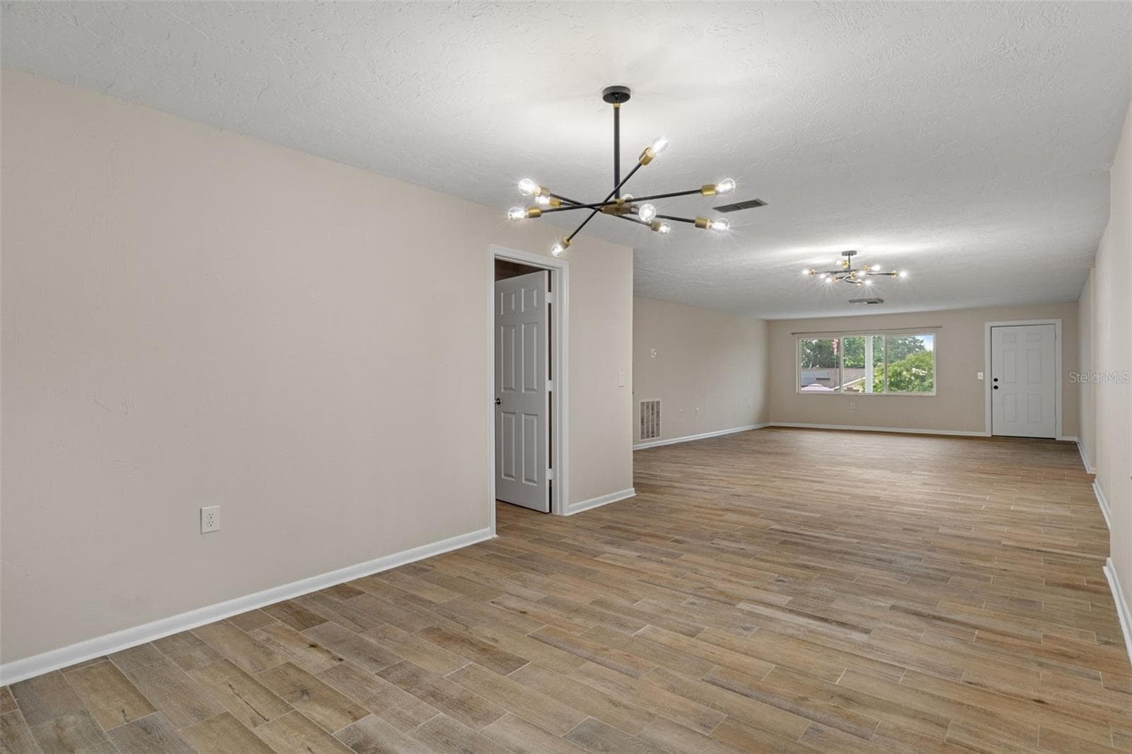 Single Family Residence at 211 S DAVIS ST, BEVERLY HILLS, photo 16 of 52
