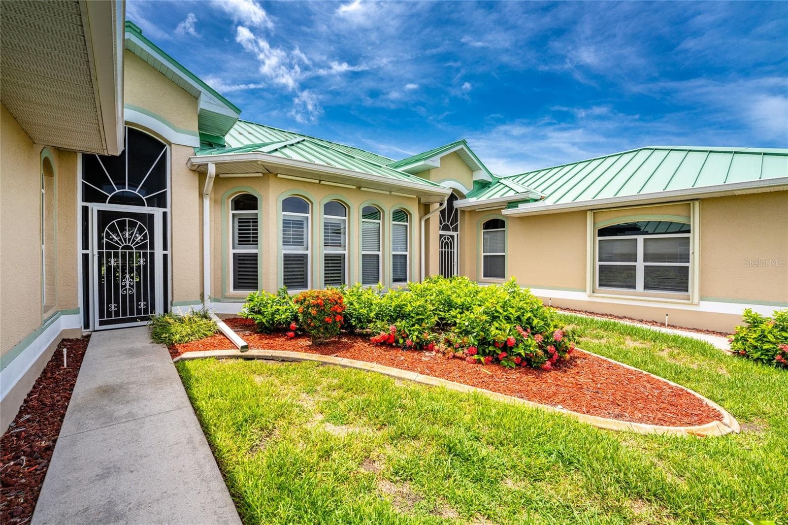 Front walkway leading to the screened front entry. - 1611 ATARES DRIVE #Unit 111, PUNTA GORDA