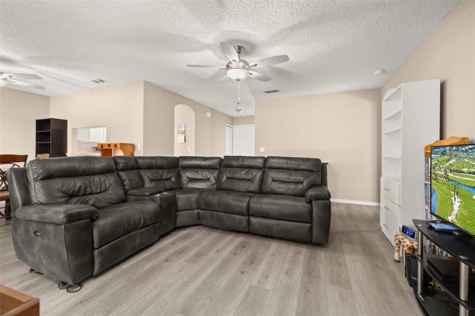 Living Room looking towards Front Entry - 3604 KINGSWOOD CT, CLERMONT