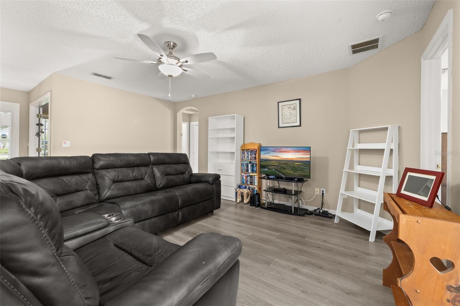 Living Room Area facing Hallway with Second Bedroom and Guest Bathroom - 3604 KINGSWOOD CT, CLERMONT