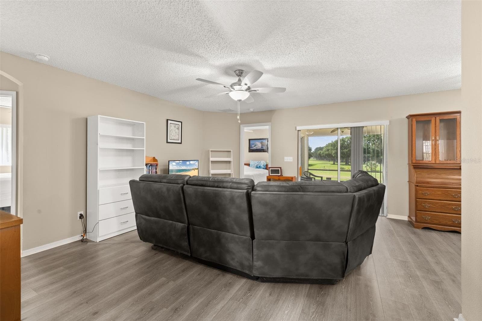 Living Room Area facing Primary Bathroom and Screened Patio - 3604 KINGSWOOD CT, CLERMONT