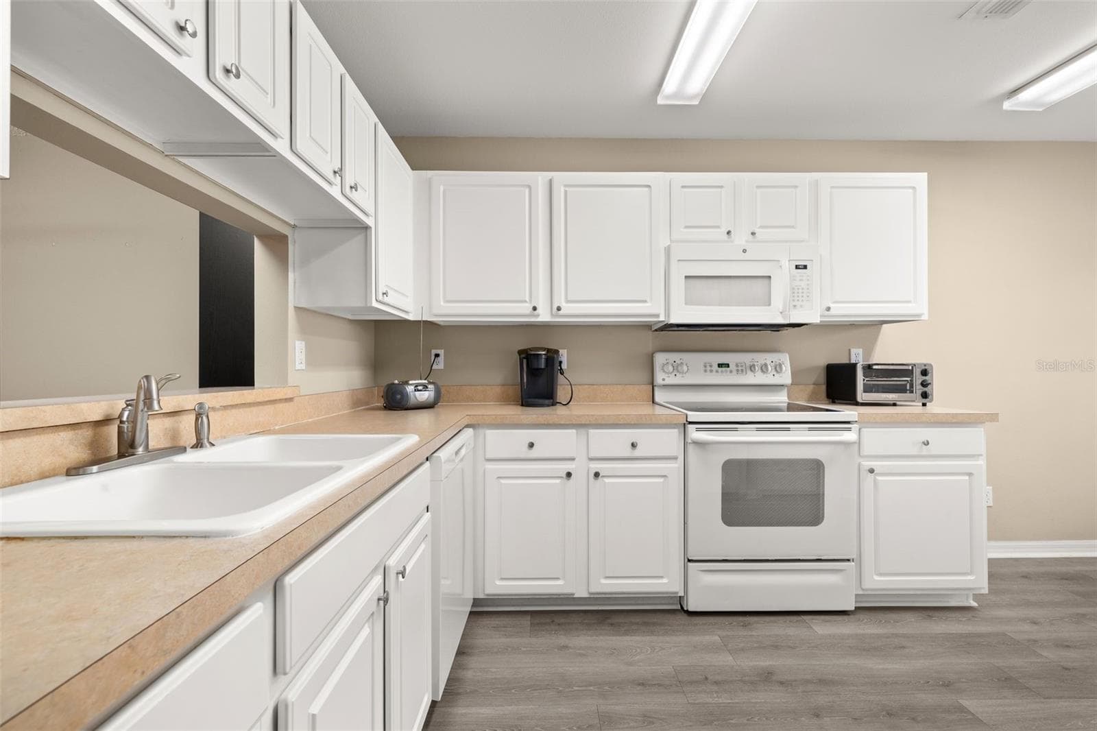 Kitchen Area from Entrance to Kitchen - 3604 KINGSWOOD CT, CLERMONT