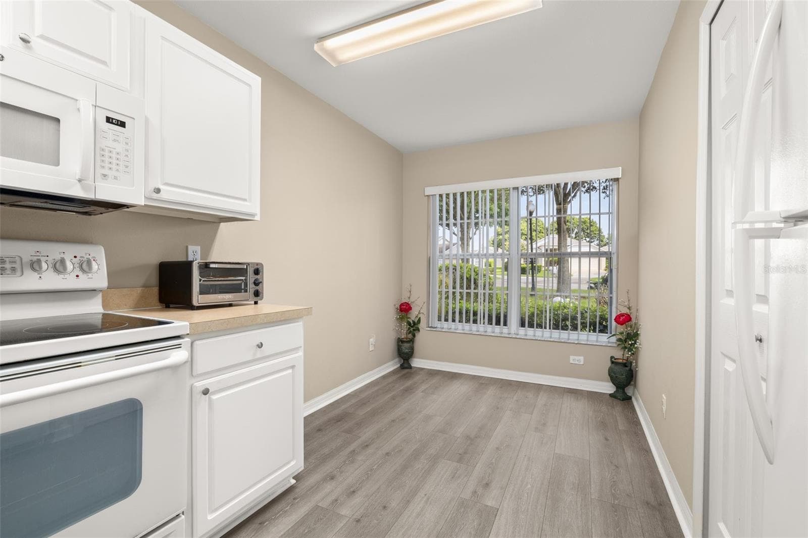 Kitchen Looking towards Eat-In Area - 3604 KINGSWOOD CT, CLERMONT