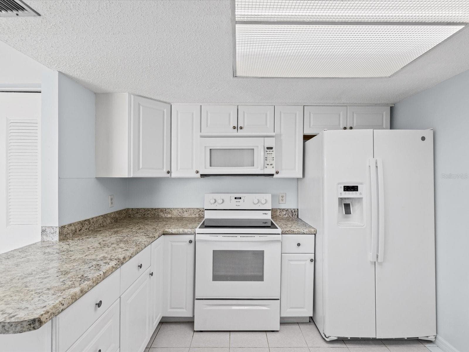 Nice Kitchen Cabinets - 3806 STAYSAIL LN, HOLIDAY