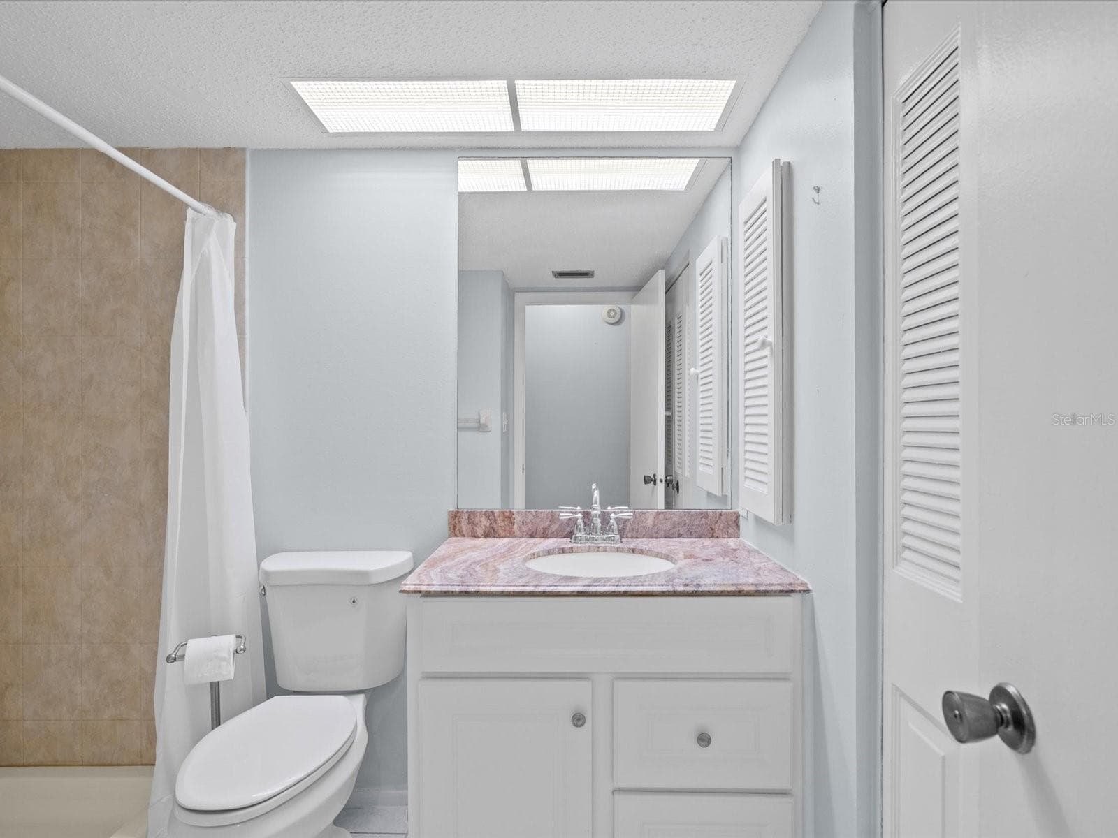 Spacious Sized Bathroom - 3806 STAYSAIL LN, HOLIDAY