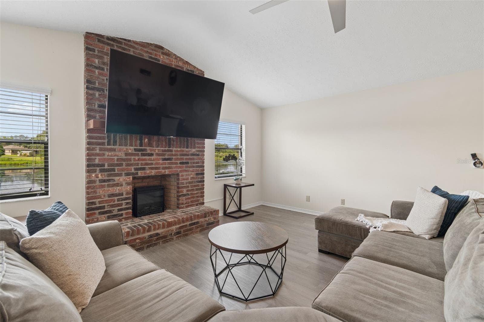 Single Family Residence at 653 TIMBER POND DR, BRANDON, photo 32 of 72
