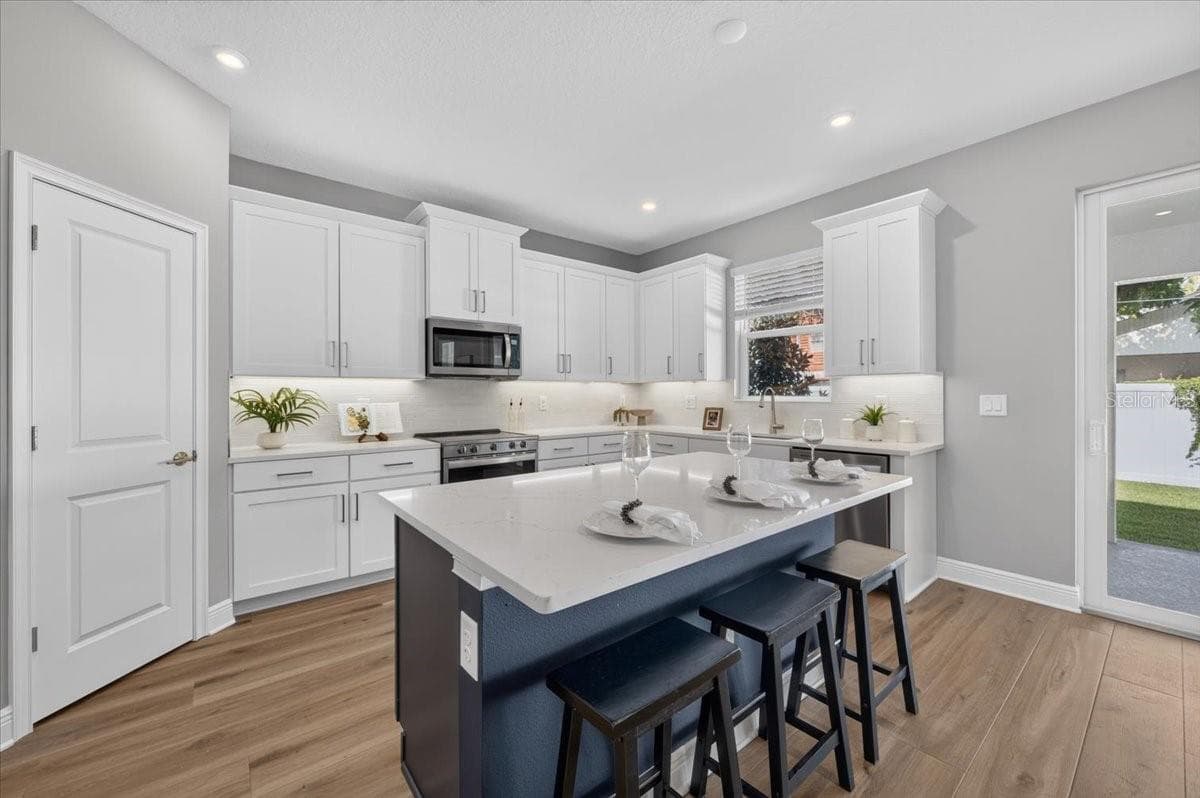 Single Family Residence at 6226 29TH ST N, ST PETERSBURG, photo 6 of 44