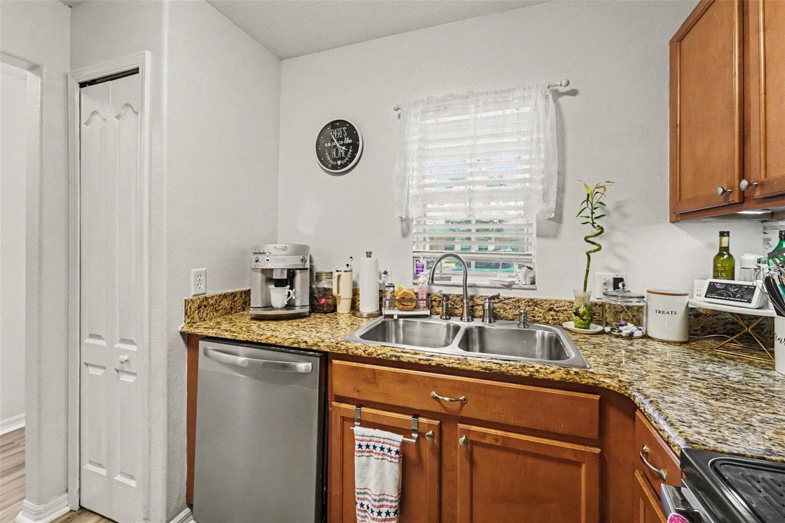 Townhouse at 6255 TIMBERLY LN, ZEPHYRHILLS, photo 12 of 28