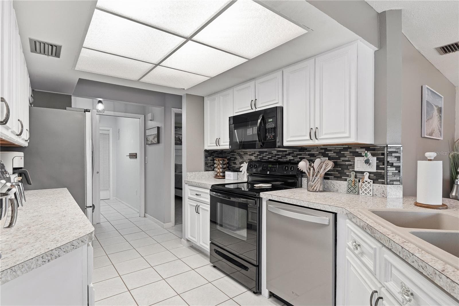 Chef's Kitchen with With Tiled Backsplash and Ample Cabinetry - 2284 BROAD RANCH DR, PORT CHARLOTTE