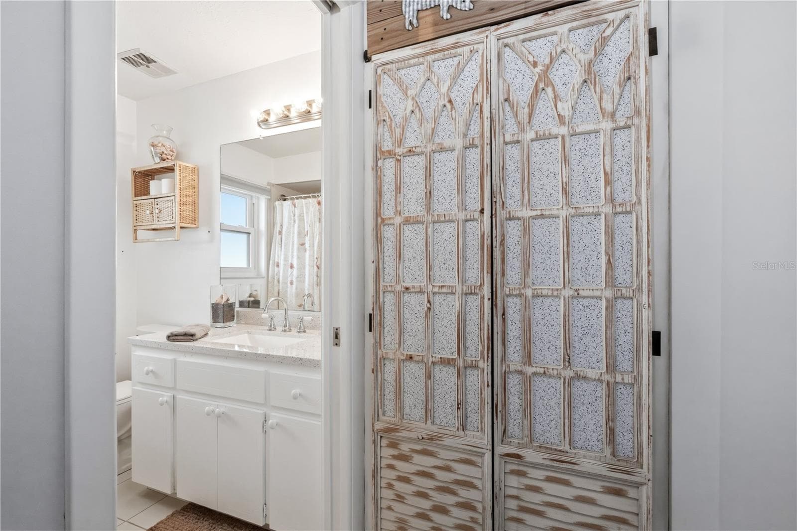 Built-In Linen Closet - 2284 BROAD RANCH DR, PORT CHARLOTTE