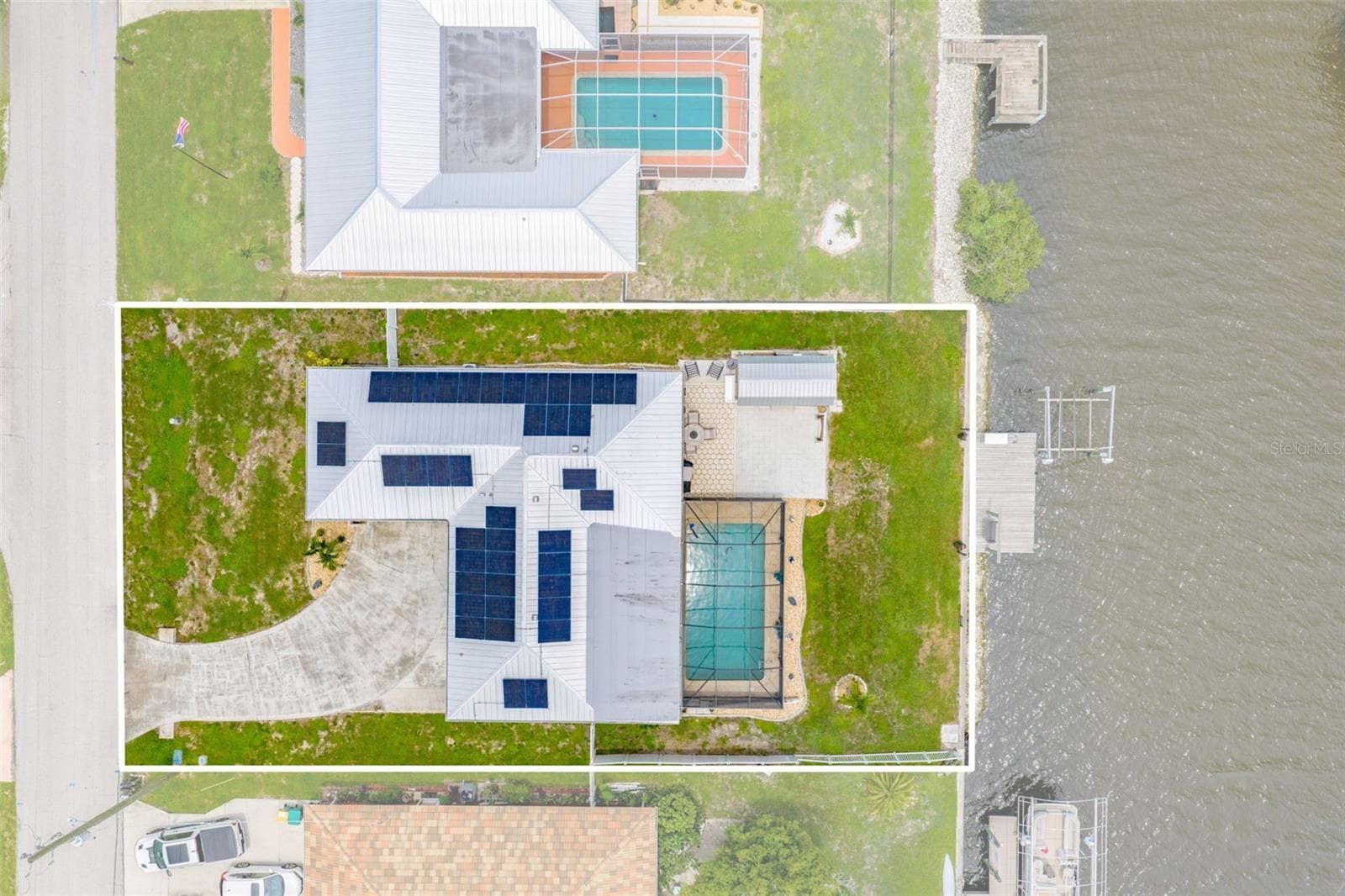 Spacious Lakefront Property with Solar Savings - 2284 BROAD RANCH DR, PORT CHARLOTTE