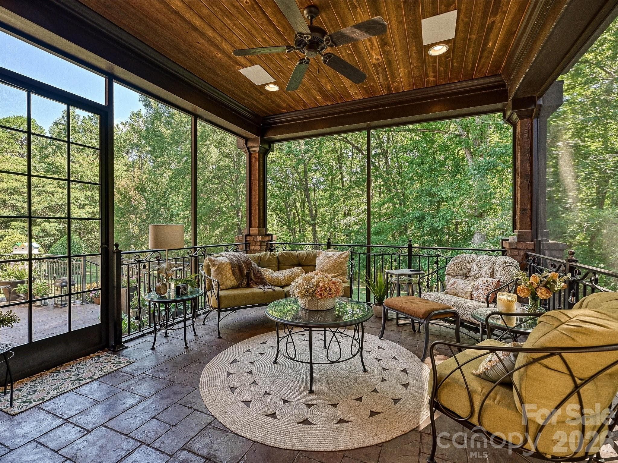 Amazing Elevated Screened Room overlooks private Backyard - 2320 Brawinal Court, Monroe