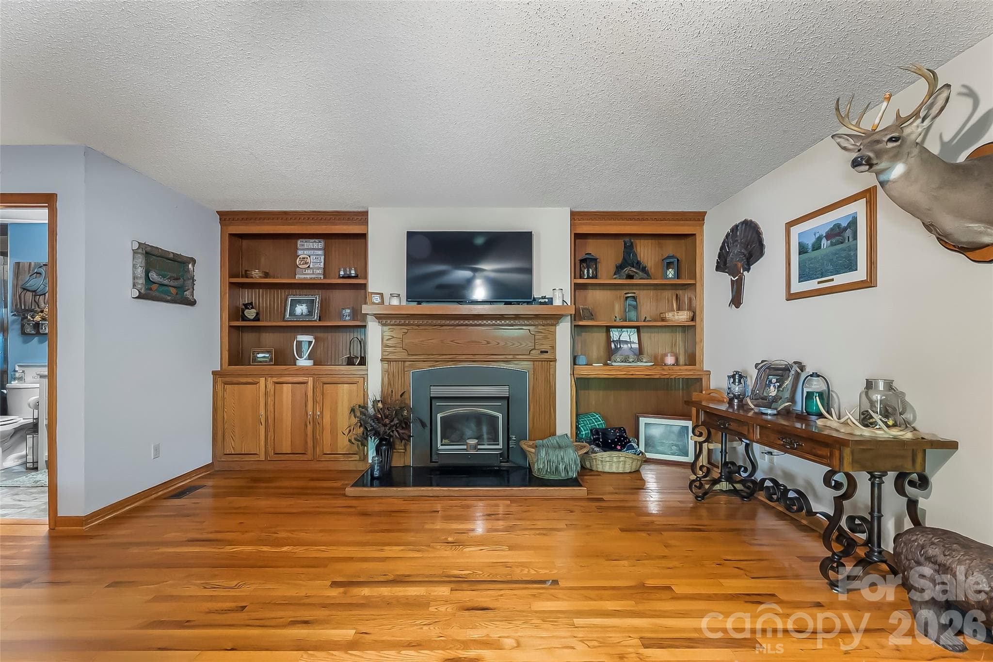 Single Family Residence at 34 Lakeside Drive, Marion, photo 10 of 28