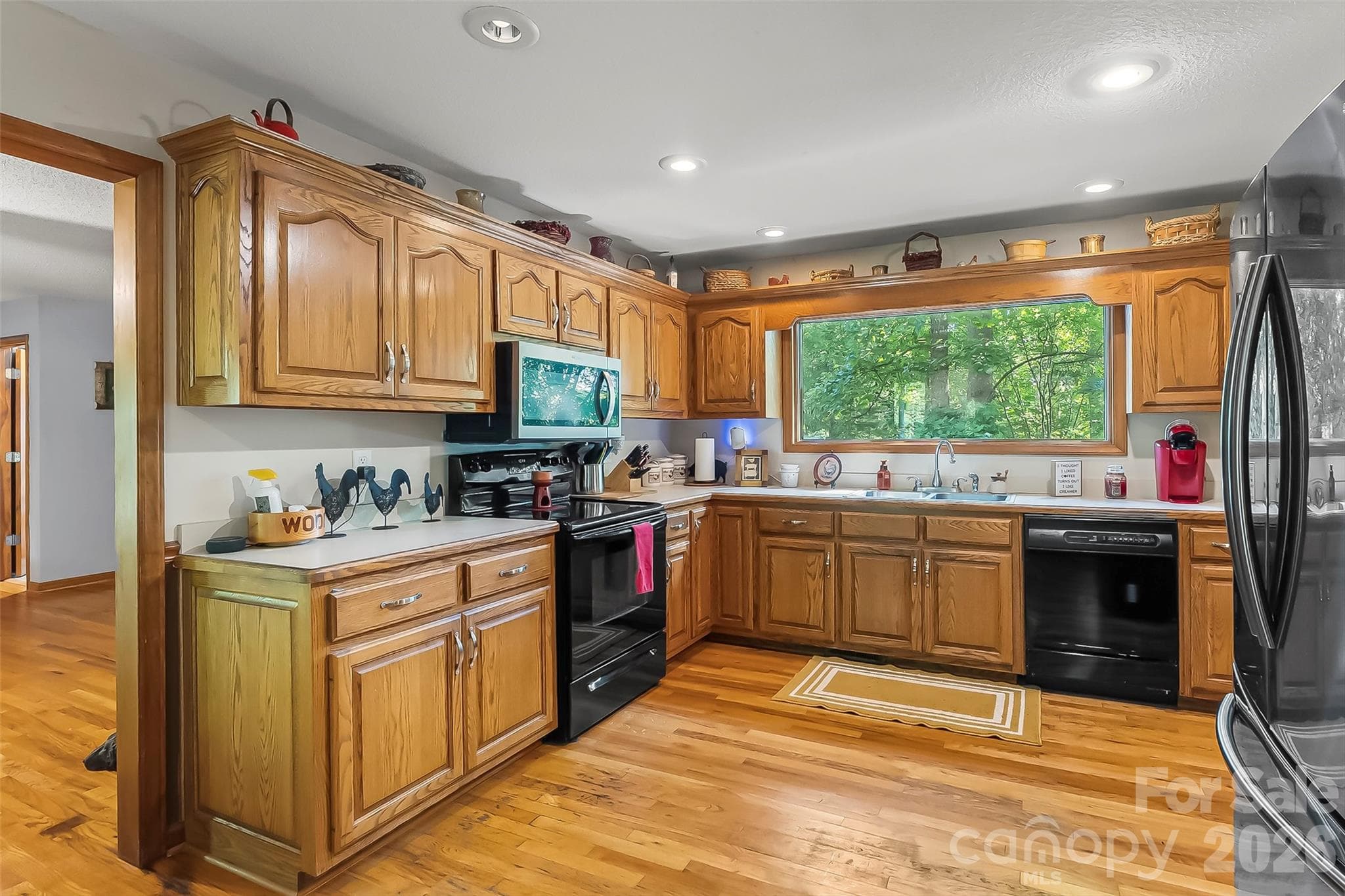 Single Family Residence at 34 Lakeside Drive, Marion, photo 12 of 28