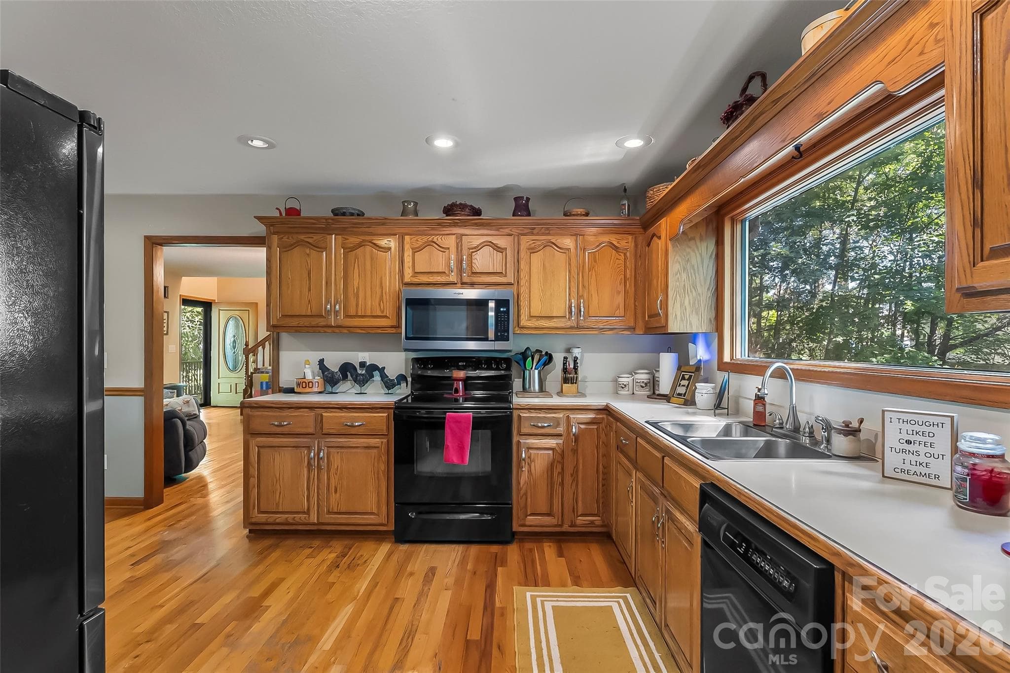 Single Family Residence at 34 Lakeside Drive, Marion, photo 13 of 28