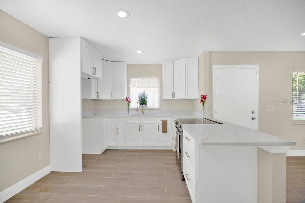 Single Family Residence at 4410 WATCH HILL RD, ORLANDO, photo 3 of 12