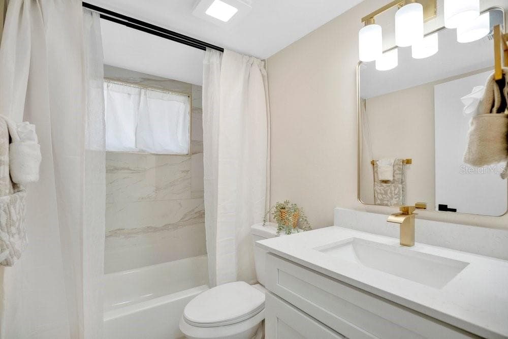 Hall Bath - 4410 WATCH HILL RD, ORLANDO