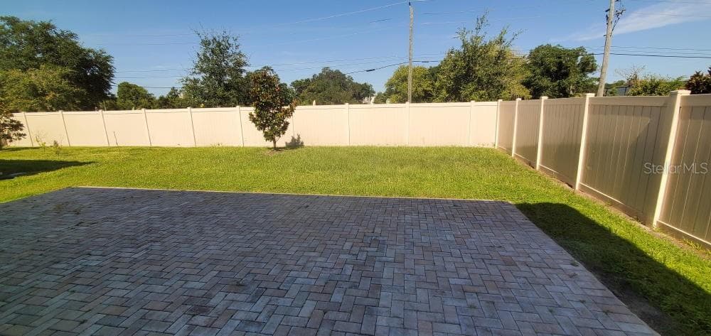 VIEW TO PATIO AND REAR YARD FROM LIVING ROOM/DINING AREA & KITCHEN - 2354 TWIN FLOWER LN, SANFORD