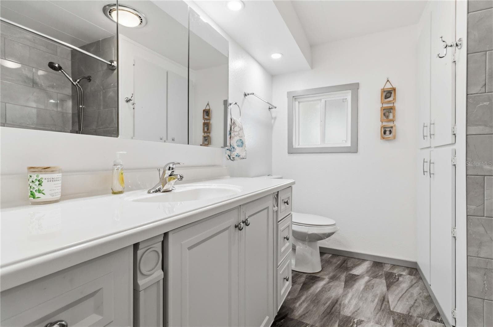 Mobile Home at 5510 DENMARK DR, BRADENTON, photo 17 of 32