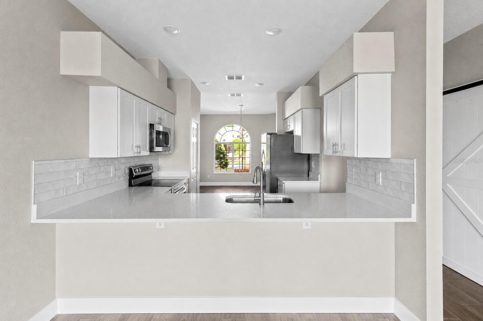 NEWLY REMODELED KITCHEN - 183 CLUB VILLAS LN, KISSIMMEE