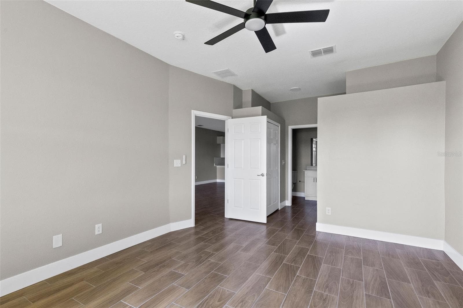 Villa at 183 CLUB VILLAS LN, KISSIMMEE, photo 15 of 27