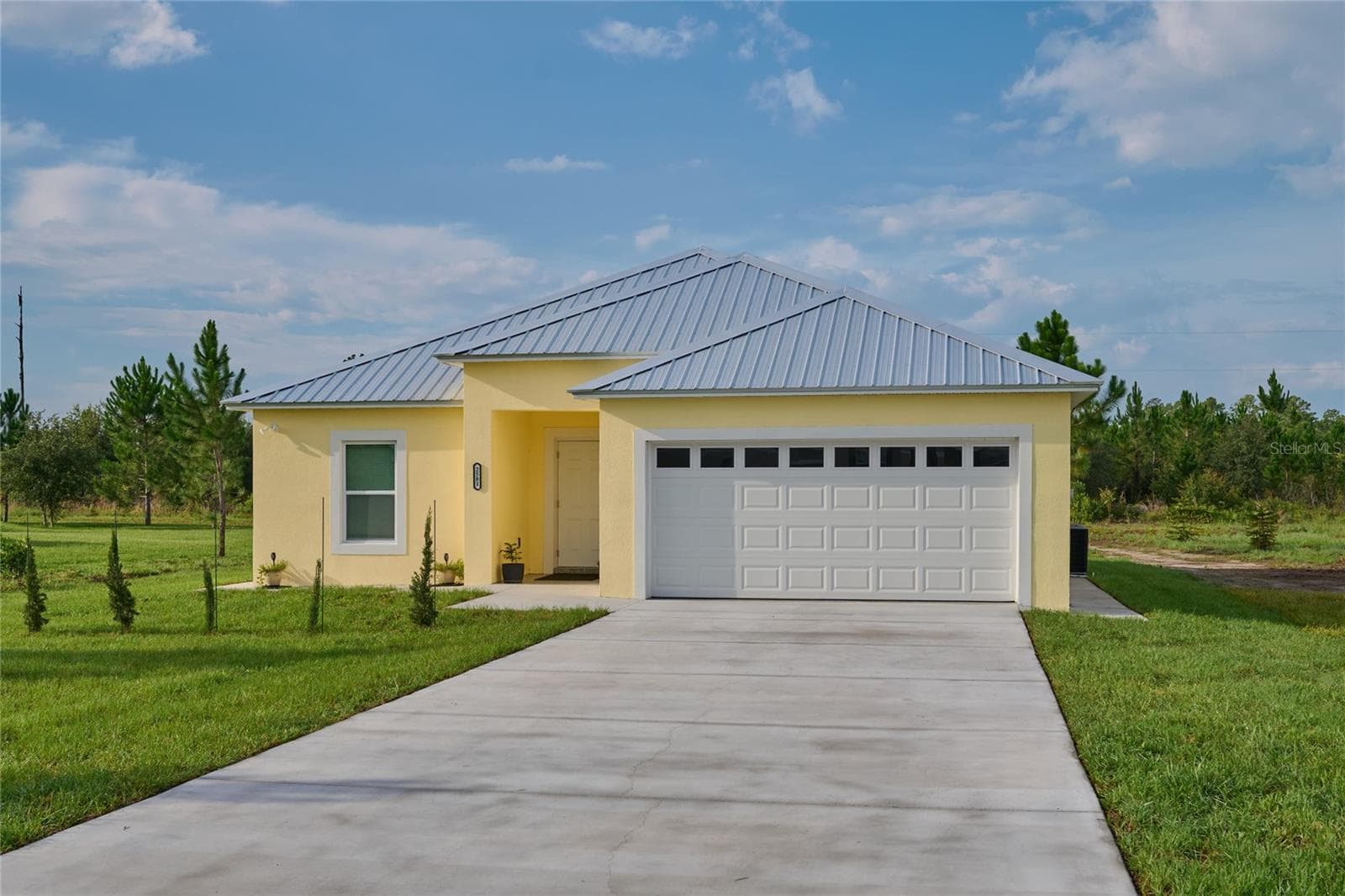 2581 POINCIANA DR