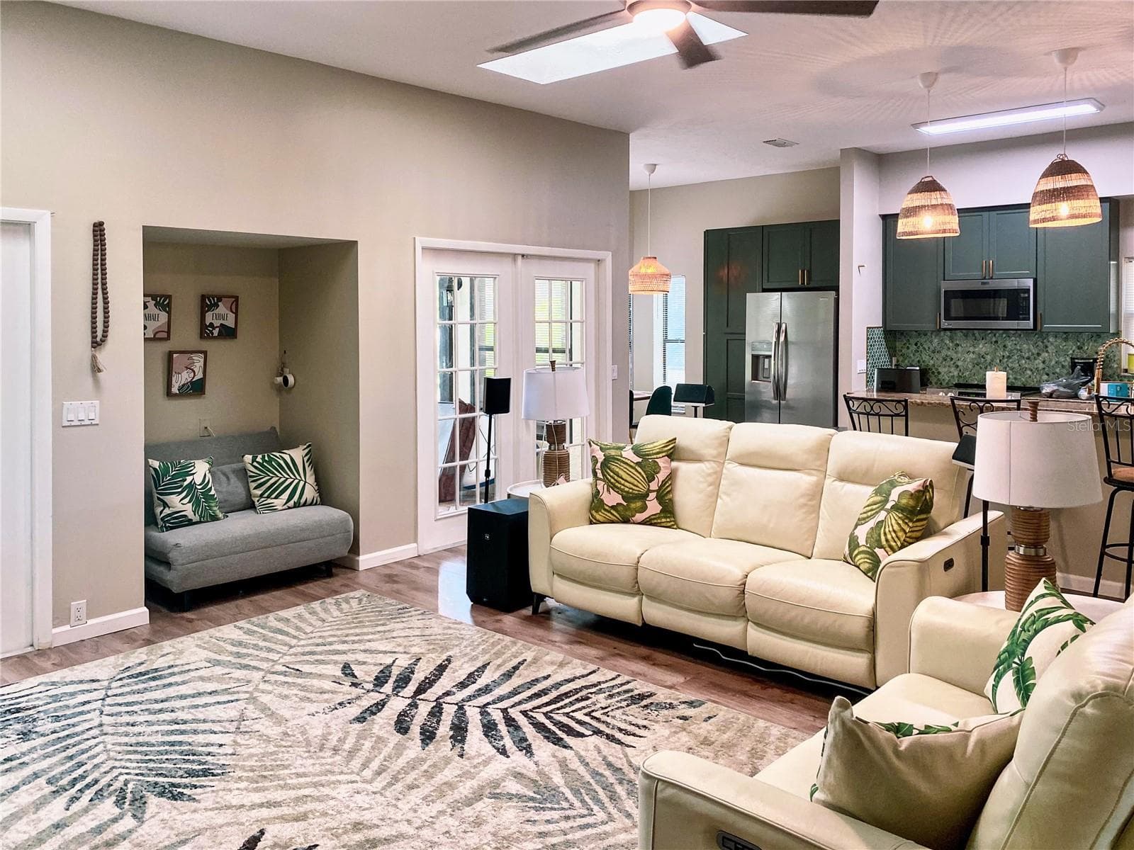 LIV RM - 4907 82ND PL E, SARASOTA