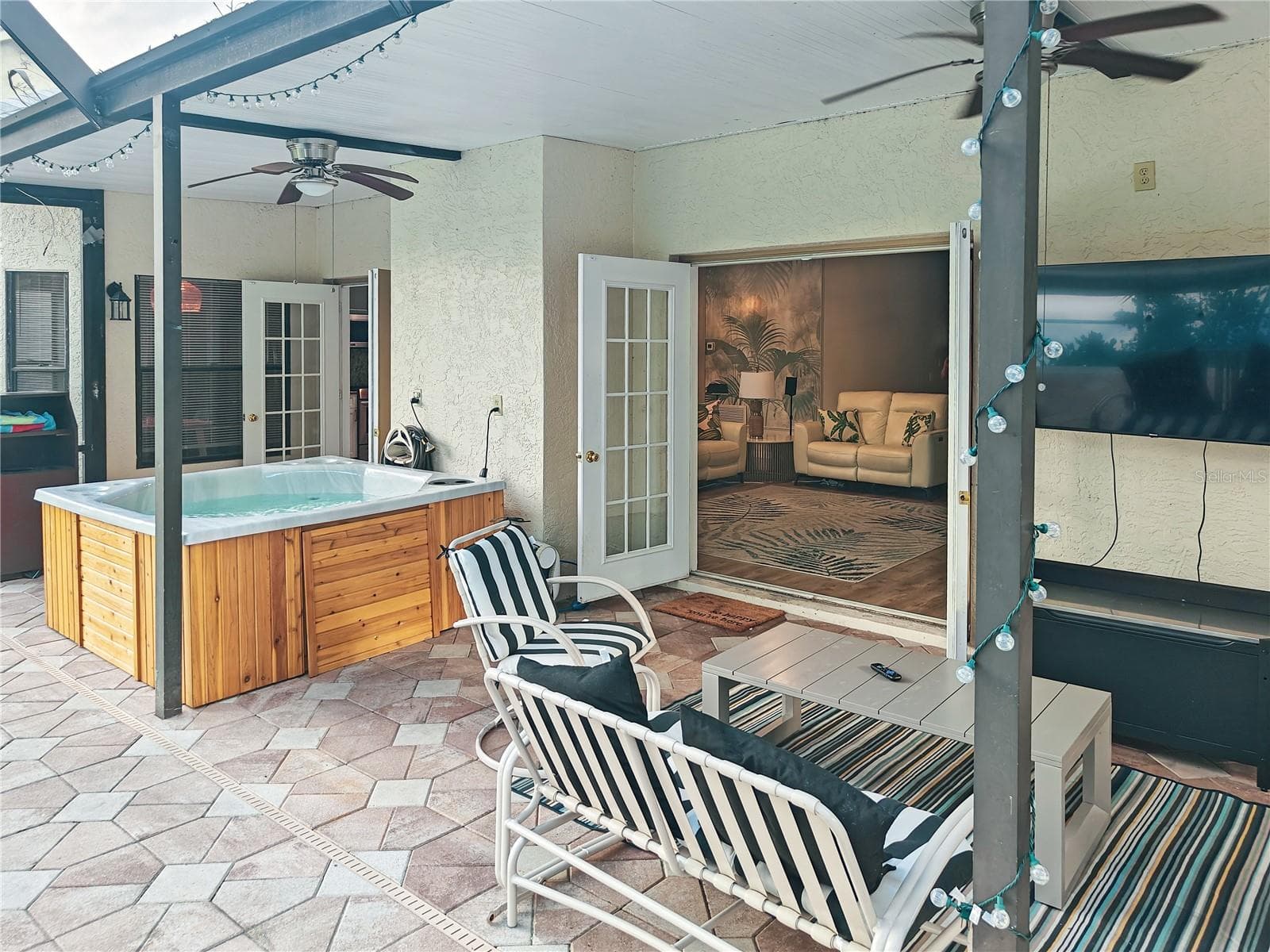 SPA AND SEATING AREA - 4907 82ND PL E, SARASOTA