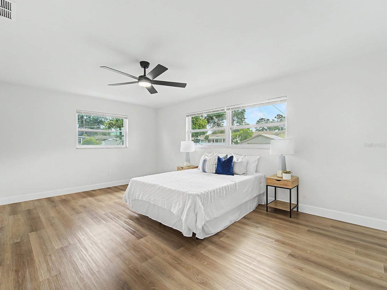 Single Family Residence at 1354 ROSERY RD NE, LARGO, photo 12 of 40