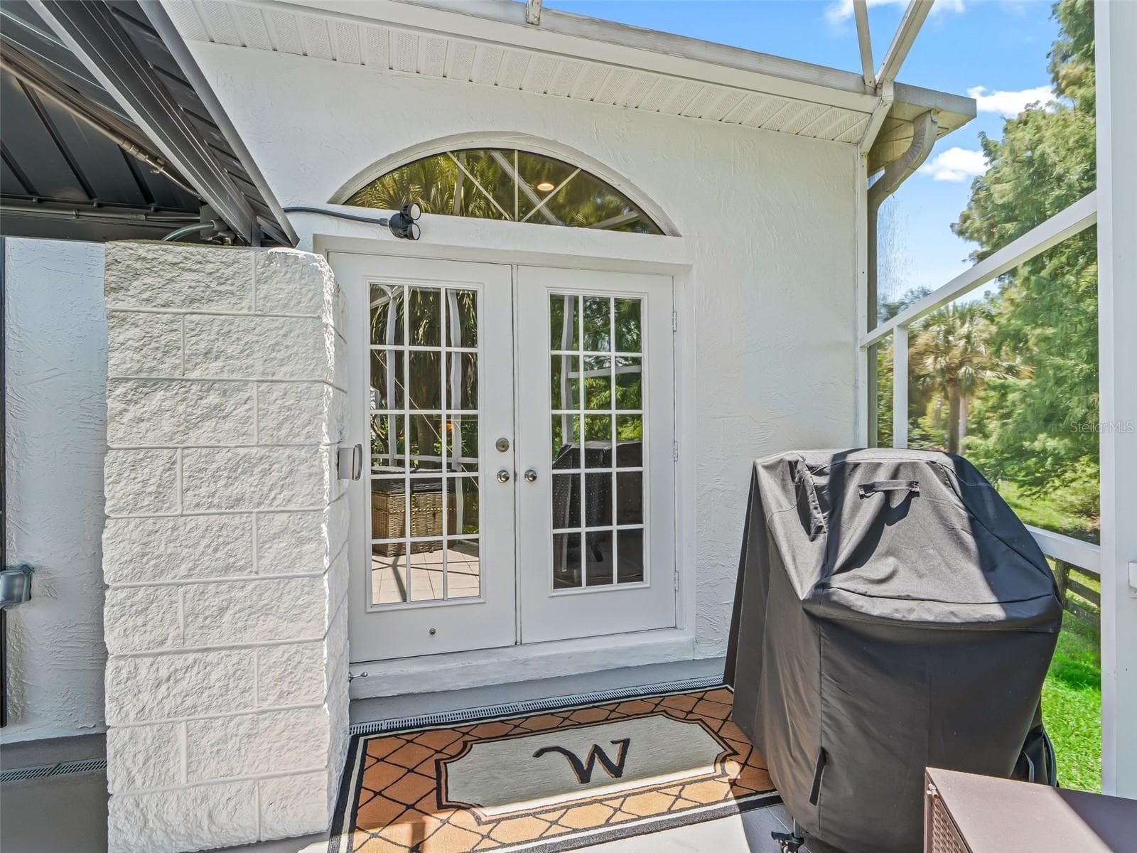 French doors connect the interior directly to the screened outdoor living area, reinforcing the home's wonderful indoor-outdoor flow. - 714 CIMARRON AVE, THE VILLAGES