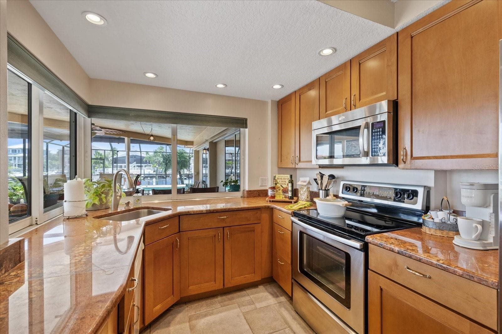 Kitchen with pass through windows - 3154 TRIDENT TER, NEW PORT RICHEY