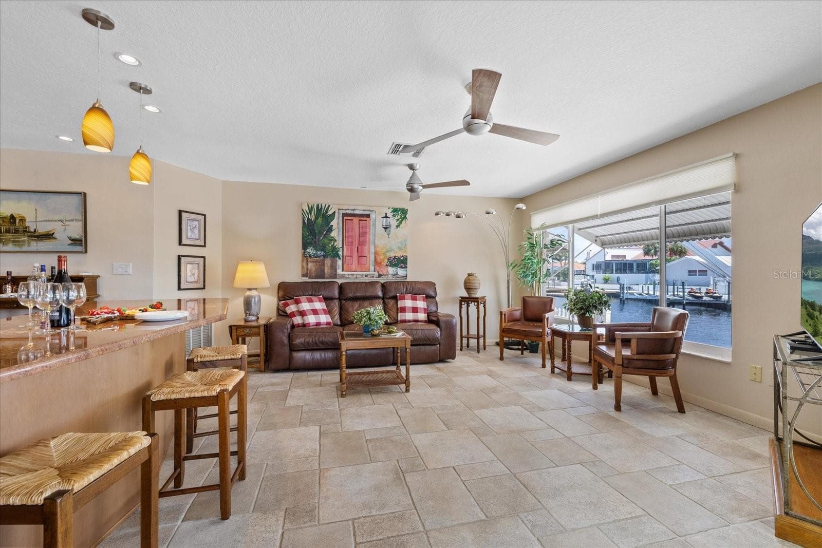 Family room overlooking breakfast bar / kitchen - 3154 TRIDENT TER, NEW PORT RICHEY