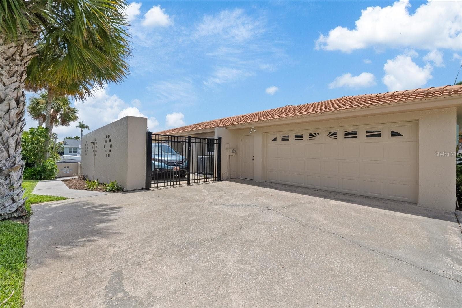 Oversized two car garage with separate gated parking pad - 3154 TRIDENT TER, NEW PORT RICHEY