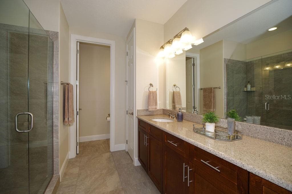 PRIMARY BATHROOM WITH DUAL SINKS AND SHOWER - 1541 CORKERY CT #1541, WINTER SPRINGS