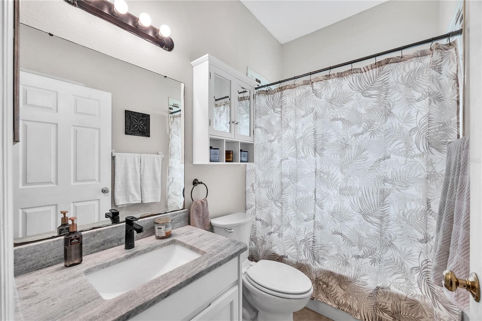 second bathroom - 4306 ORANGE RIDGE CT, VALRICO