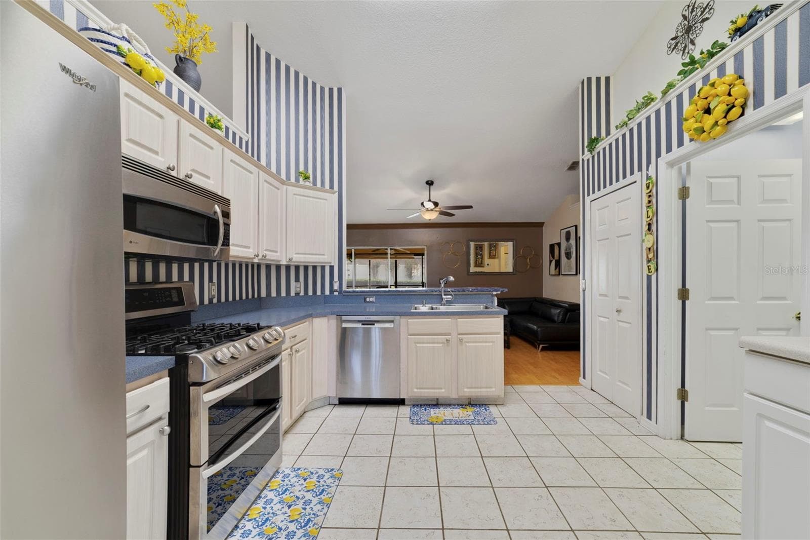 Kitchen. - 255 LOMA DEL SOL DR, DAVENPORT