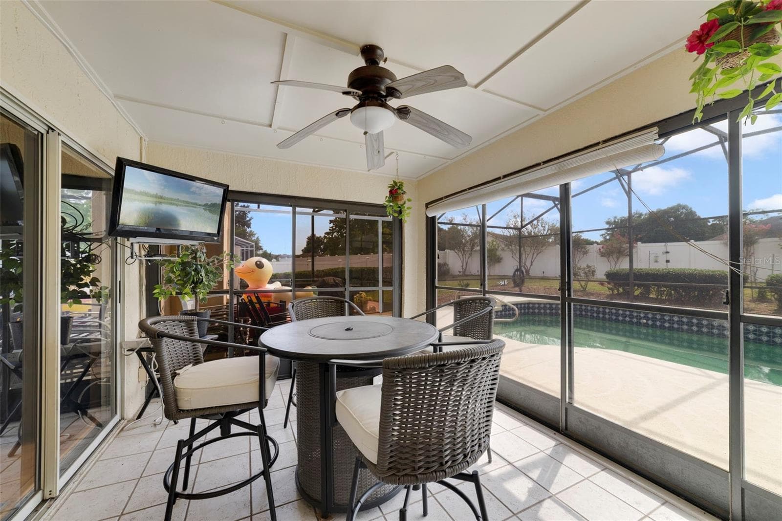 Tiled and screened lanai. - 255 LOMA DEL SOL DR, DAVENPORT