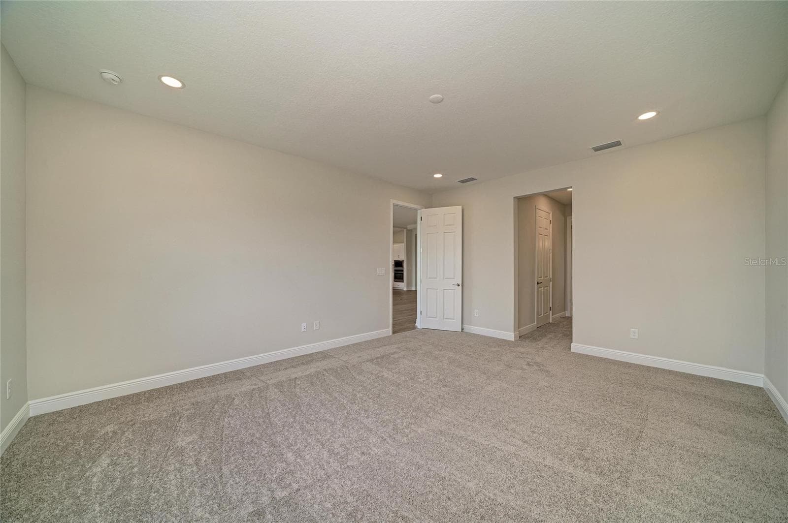 Single Family Residence at 9806 LEAF GREEN LN, DADE CITY, photo 5 of 34